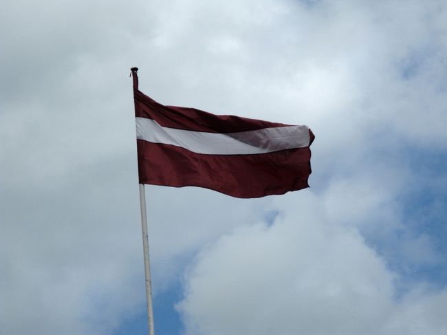 建物の上ではためくラトビア国旗が印象的だった．