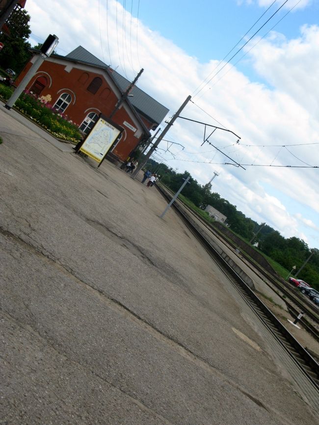 駅に着く．Tukums-11454発の6522列車でJurmalaの中心地Majoriまで向かう（Rigaとの中間，Tukums-1より32ｋｍ，Rigaより23ｋｍ）．0.92LS．