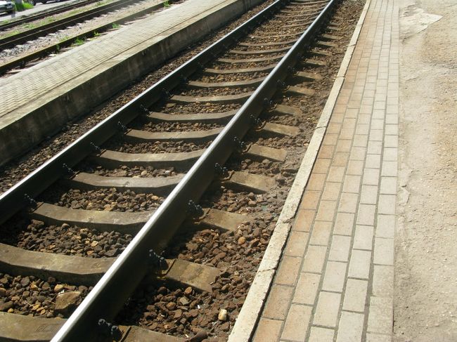 ロシアを中心とした1524ｍｍの広軌は本当に広い．しかし線路自体も巨大なので近くで見ているとJRの約1.5倍の線路幅があるとは思えない．