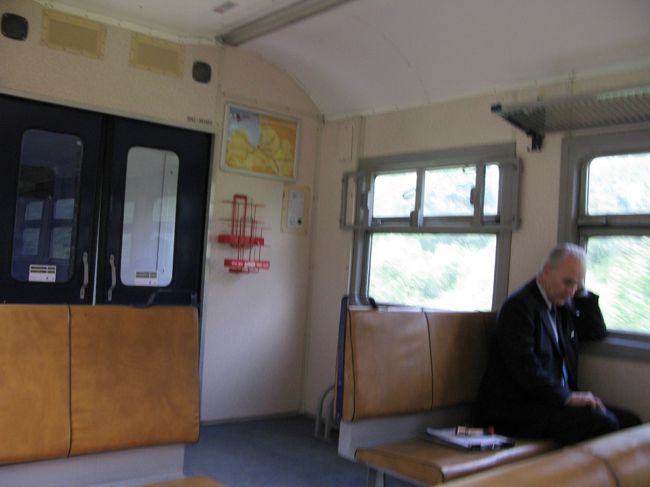 このように各車両検札係りが乗っている．