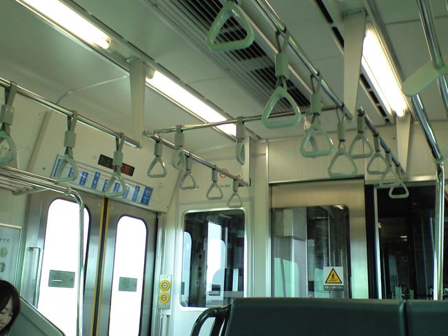 アッというまの1時間で到着しちゃいましたー。<br />あまりにも短く、、CAサンがお茶配り終えれるのか＾＾余計な心配をするアタシ（笑）<br /><br />空港へ付き、JRで仙台駅へ！<br />1分？後に出発する列車へ猛ダッシュ！<br />そういえば、、<br />前に羽田でバスへ猛ダッシュしたことあったなぁ。。。