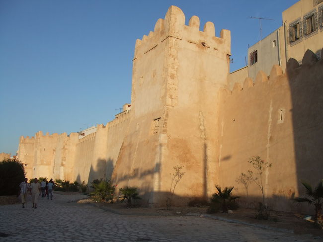 メディナの城壁です。<br />9世紀にアグラビ朝時代に作られたものだそうです。