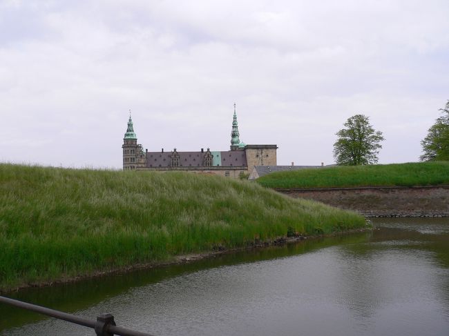 クロンボー城。<br />デンマークのルネッサンス様式の建築の中で最も見事な建物と言われている。<br />シェークスピアの”ハムレット”の舞台に成った事でも知られている。