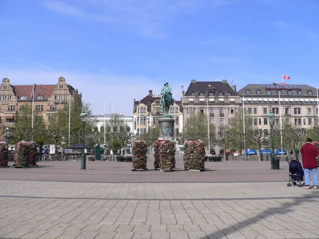 デンマークのコペンハーゲンから列車で対岸のスウェーデンのマルメの街迄行った。