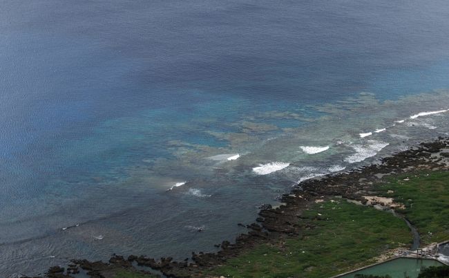 比屋定バンタ下の海岸