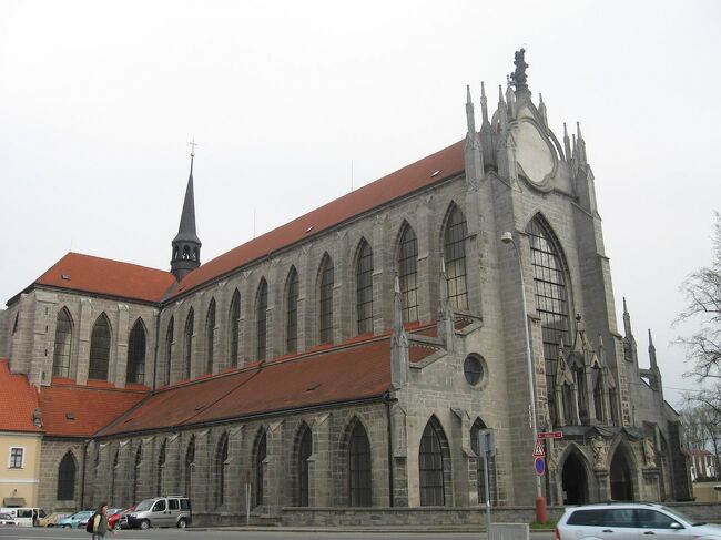 『聖母マリア教会』<br />こちらは内部が全面的に修復中で、ほとんどの壁がビニールで覆われていました。<br />こんな状態でも見学可だなんて…。<br />しかも金を取るなんて…。