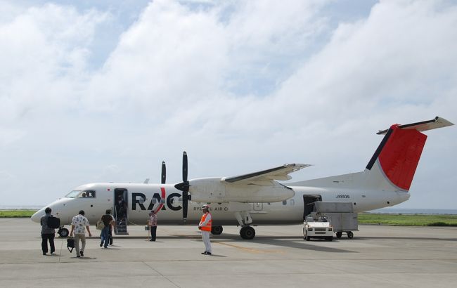 搭乗開始<br /><br />RAC870便<br />ボンバルディアDHC8-Q300<br />JA8936<br />