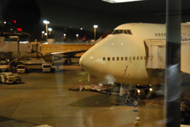 定刻より5分早く<br />21時15分羽田到着