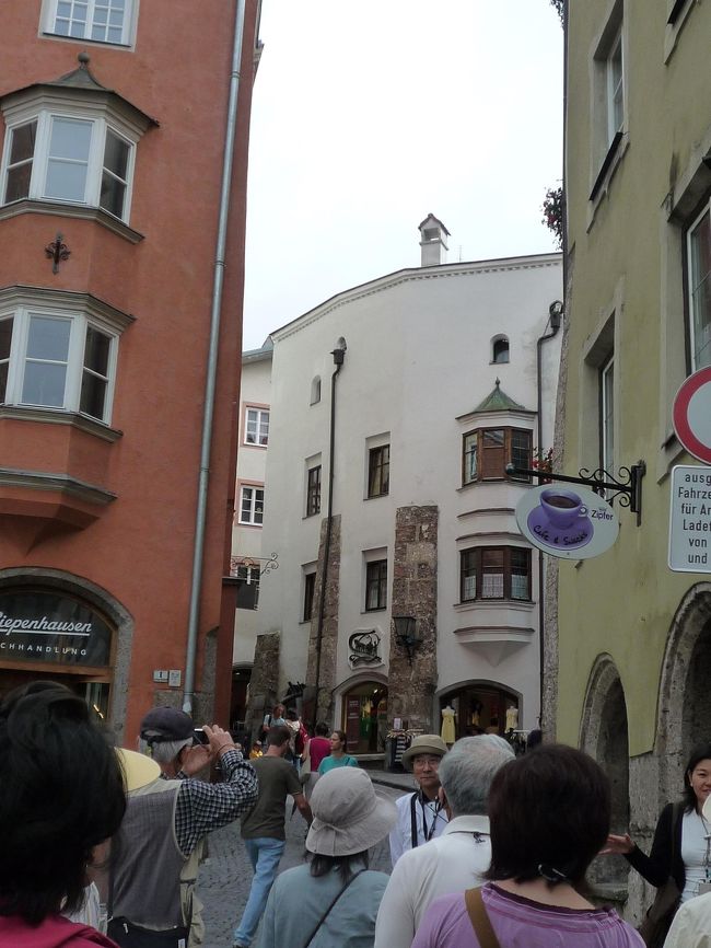 まずは、ハル・イン・チロルの町を散策。<br /><br />「ハル」とは塩のことらしく、塩で栄えた町だそうです。<br />あと、貨幣鋳造が行われていたそうです。