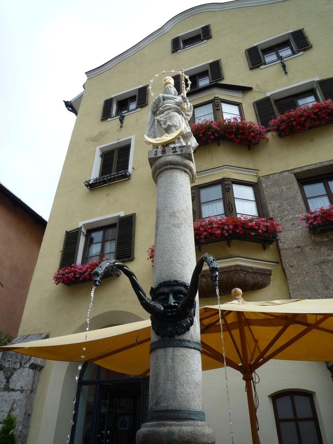 この町には小さいですが上の広場と、下の広場がありまして←は上の広場にあった像