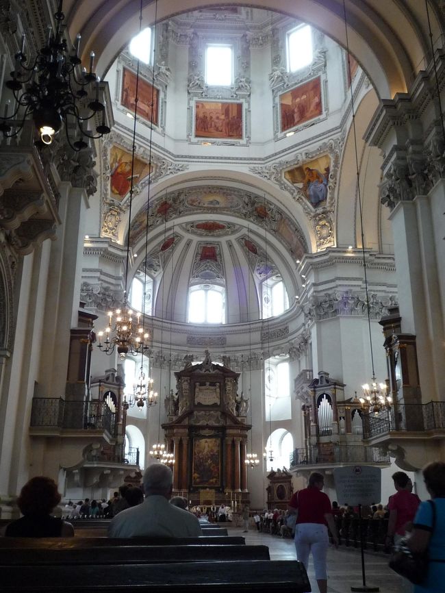 大聖堂<br />偶然にも聖歌隊（？）の歌が聴けました☆