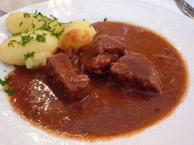 ビーフグヤーシュ