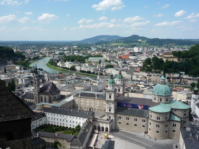 さてさて、まあせっかくなので城塞の上にも行ってみました。<br />こちらは、城塞から旧市街地の展望です