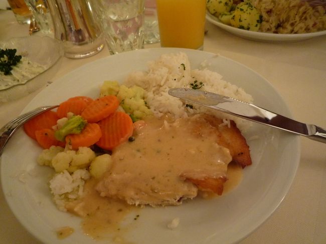 続きましてはメインです。<br />メインは2種類からのチョイスで<br />私は鶏肉