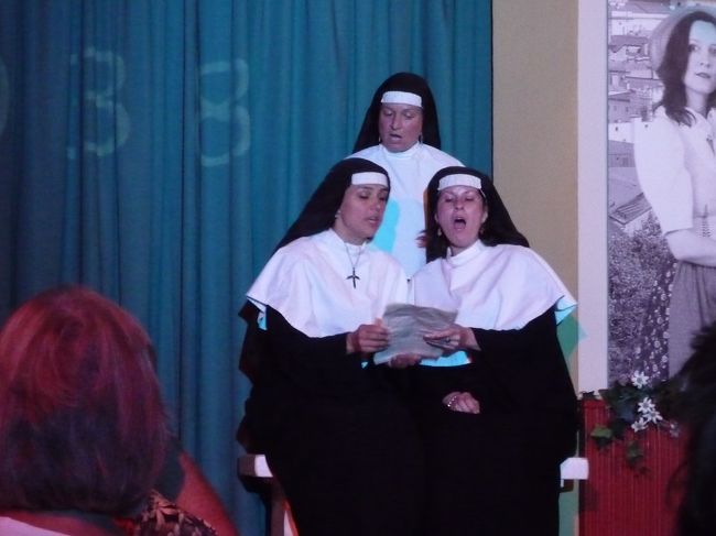 これは、修道女たちが歌う「マリア」の一場面<br /><br />お客も参加しての踊りなども一部あり、<br />予想以上に楽しめました♪