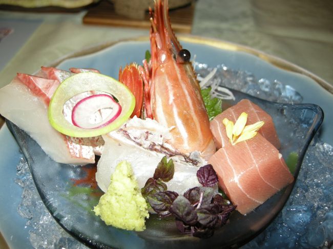 お刺身〜♪<br />ボタン海老最高に美味しかった！<br />友達は生の海老が食べれないから２匹も食べちゃった！