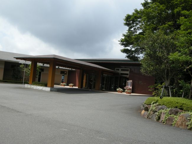 ここがお世話になった<br />「芦ノ湖園　花ゆら」です。<br />私達が目の前のバス停に着くまで担当の方が見送って下さいました。<br />サービス、接客、料理、部屋、全てにおいて満足でした！