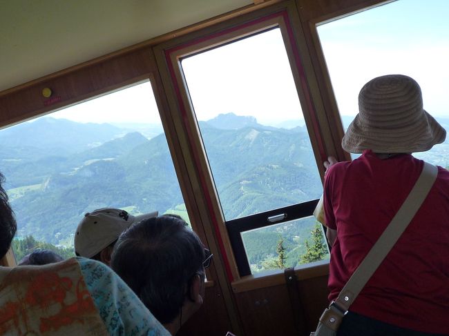 外に目を向けると・・・<br />こんなに斜めってます(´ー｀)┌フッ