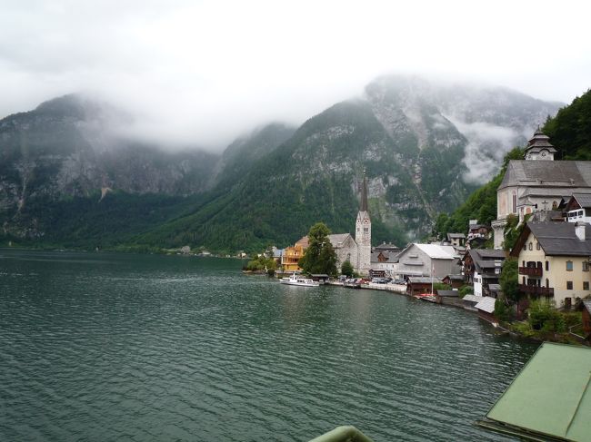 こちらは、今朝撮った写真の反対側の風景。<br />ガイドブックなどに載っている構図はこちらの方が有名。<br />本当は船上から撮った方がキレイなんでしょうが、<br />陸ではこの辺が精一杯でした。