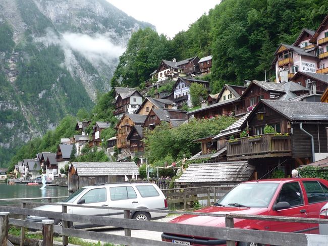 家がみんな湖の方に向いております。