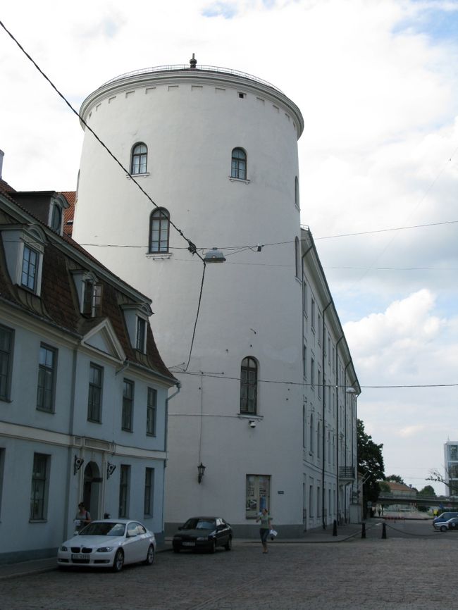 リガ城，現在は宮殿のような姿．大統領官邸と歴史博物館，海外美術館が入っている．