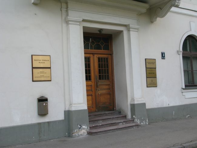 歴史博物館の入口，3階にある．もう4時10分過ぎていたので，「5時までですよ」と受付で言われる．