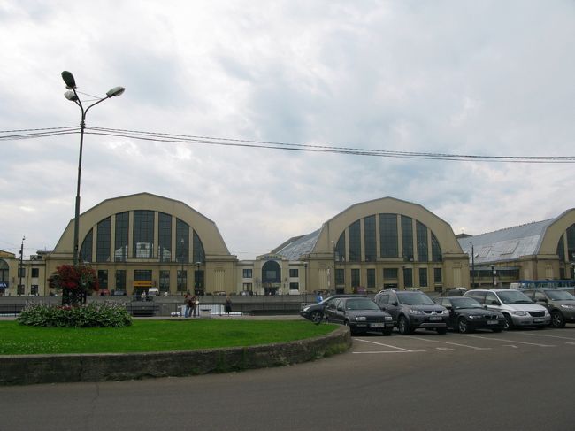 翌7/14日朝Siguldaにバスで行く際にバスターミナルから撮った中央市場の写真，行きたかったが今回の旅では時間がなかった．