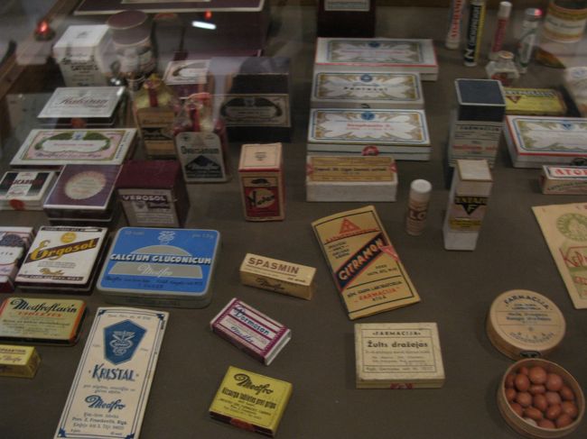 薬をみていると当時の医学水準を商売柄想像できる．