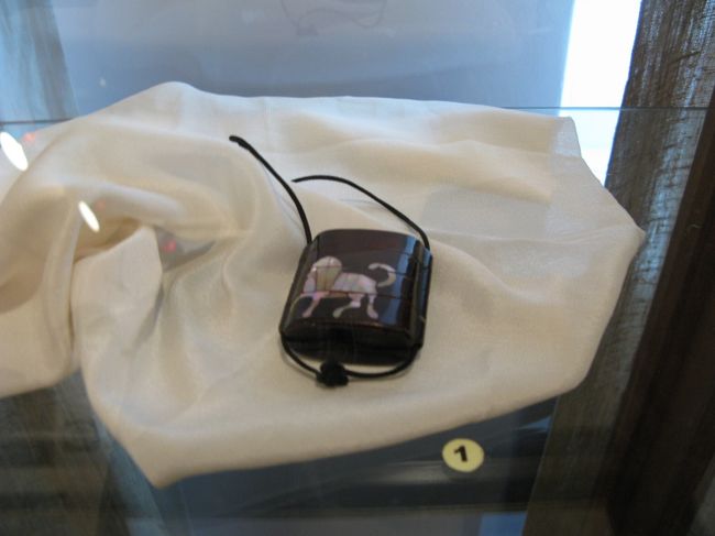 特別に19世紀にオーダーされた日本の薬ということで，印籠が2つ展示されていた．