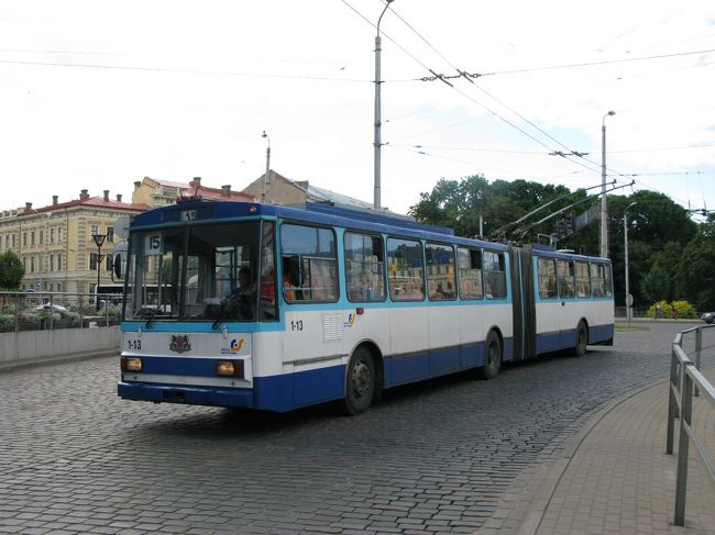 トロリーバス．