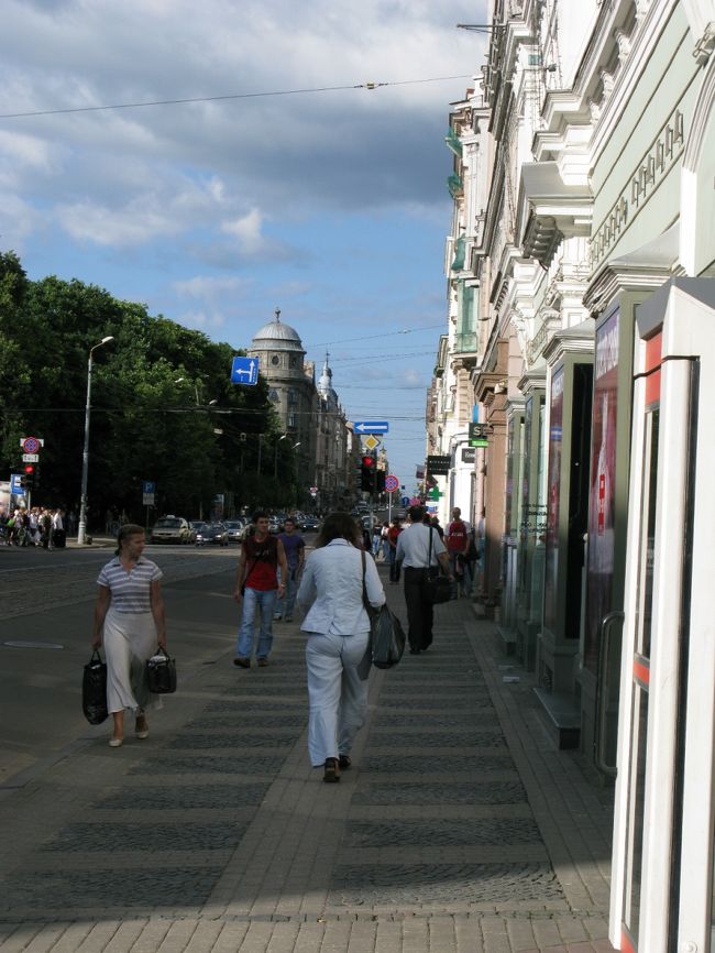 一度ホテルに帰って一休み．19時前にレストランに向かう，一日目のVelmanitisの他の料理が食べたくてもう一度向かう．