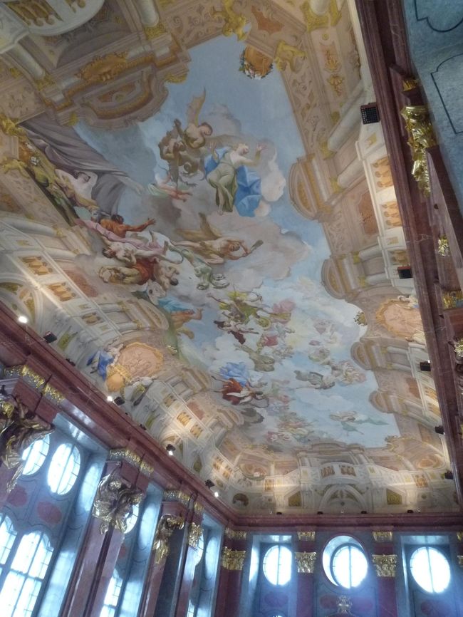 大理石の間<br />食堂兼ダンスホール