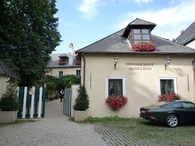 こちらがホイリゲ<br /><br />まだ、時間があったので街を少々ばかり散策<br />（といっても、私たちはスーパーに行ったんですけどね（＾＾；）