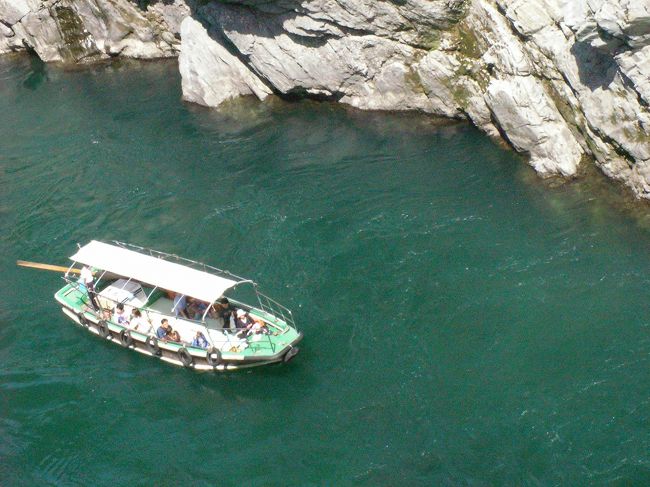 こんな感じで進んでいく様です<br />遊覧船自体はさほど急流の中を進むという程のスリルはない様です。<br />