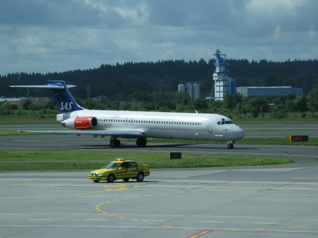 昨日乗ったSK755便が到着．定刻．