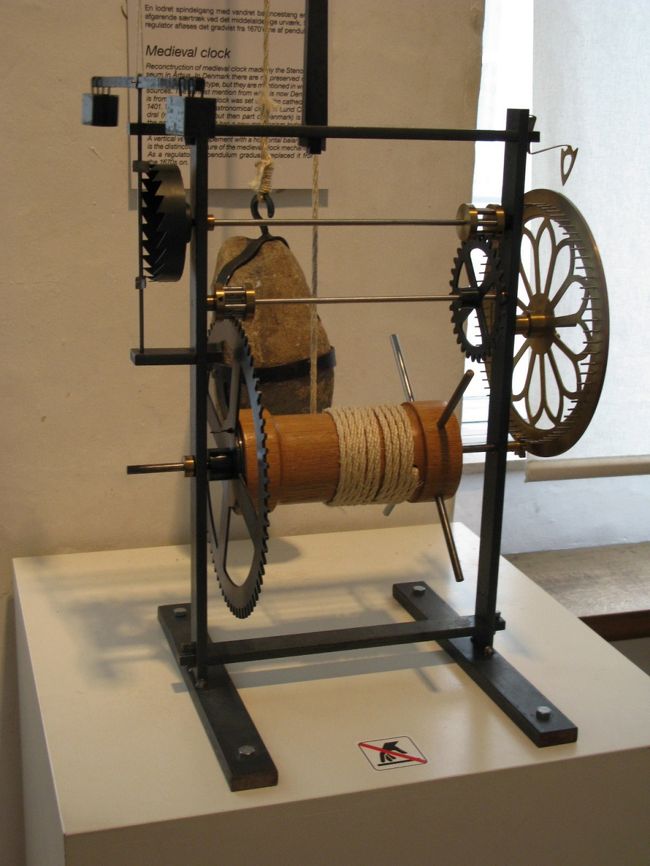 中世の時計を復元，今も動いている．