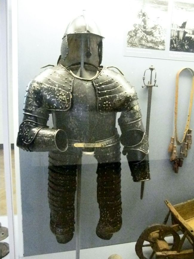 バイキング時代に急速にキリスト教に感化される．10世紀ごろ．そして中世ルネサンスを迎える