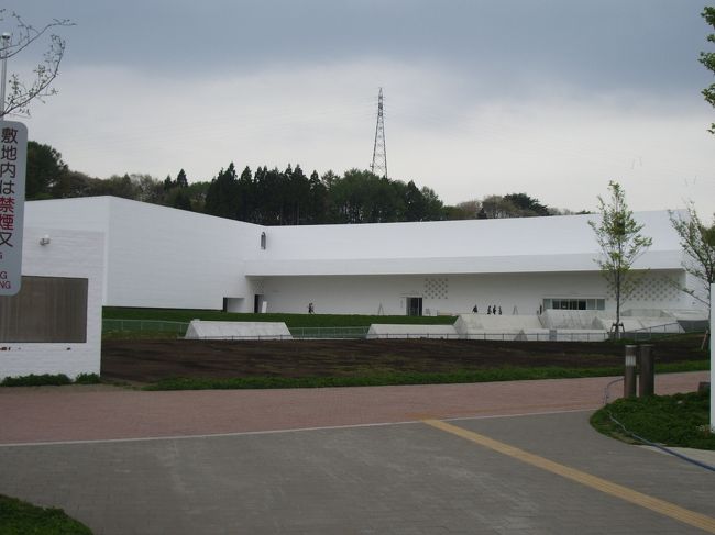 青森県立美術館