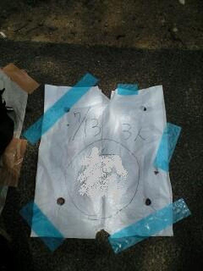 試合終了後、明日の為にシート貼り♪<br /><br />シート貼りで待っている途中、バックネット裏でランニングする‘嶋クン（楽天）’発見！<br />‘シマクーン♪’と読んだら手を振ってくれたヨン＾＾<br /><br />30分以上？待ち、よーやくシート貼り完了。<br />要領は我等の師匠にならったのでバッチリですわ（笑）