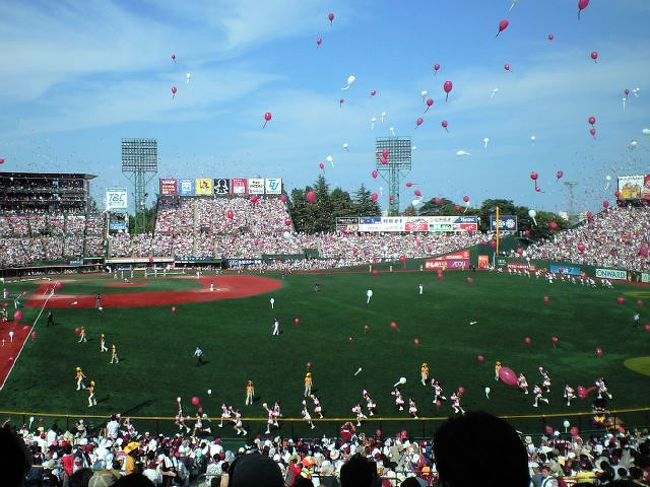 今日も試合盛り上がってマスヨー！！<br /><br />これは、楽天応援７回裏攻撃前！<br />イロンナ色の風船がキレイでしたー。<br /><br />ナントもいえない＾＾ダンスだったなー♪