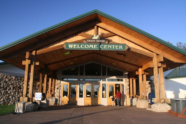 「Welcome Center」この建物だけではなく、建物はコの字型になっており、同じような建物があります。