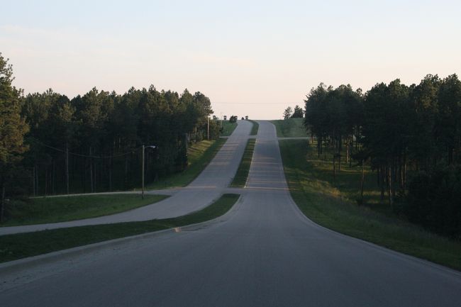大変だ！日が暮れる！マウントラッシュモアが暗くて見えなくなってします。急いで出かけるのでした！