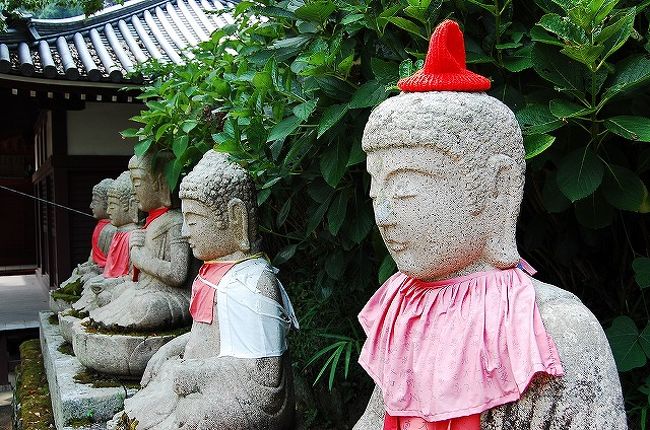 ちょこんと乗った赤い帽子がキュート♪