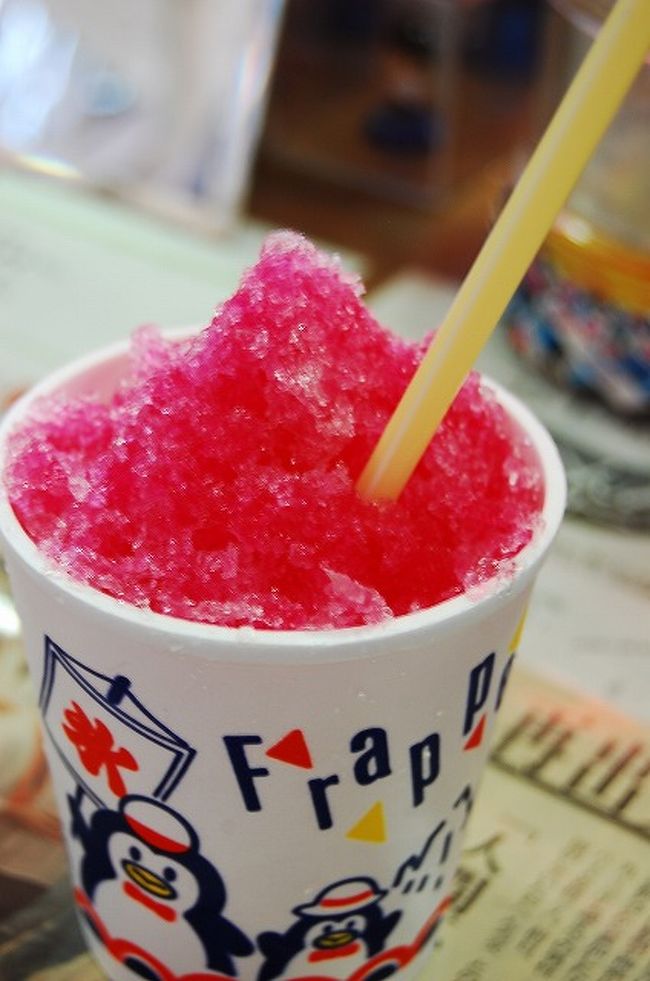 あまりの暑さに参ってしまい、「氷あります」の看板に誘われて、門前の休憩処へ。<br />久しぶりに、カキ氷食べました。<br />美味しい〜♪♪♪<br />生き返りました。<br /><br />お接待ということで、スイカもいただきました。<br />お店のおじさん、ありがとうございましたm(_ _)m<br />