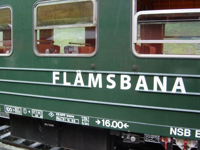 フロム山岳鉄道に乗り換えました。