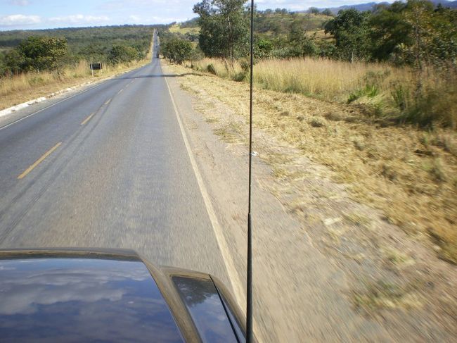 ひたすら次の牧場を目指して走っていくのだが、その距離１０ＫＭあまり。カーブが一回も無い