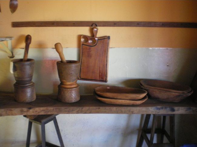 途中喉が渇いたのでガソリンスタンド脇の小さなお店にお邪魔するも置いてあるのは水かカシャーサだけだという。早速ホームメイドのカシャーサをいただいていざ出発！