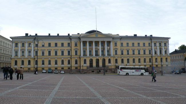 【元老院広場の東側の建物】