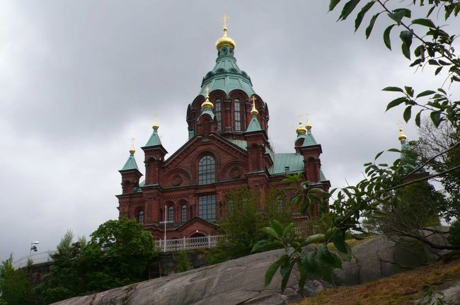 【ウスペンスキー寺院】<br /><br />北欧最大のロシア正教の教会。１８６６年建設。<br />残念ながら今回も中を見ることができなかった。<br />