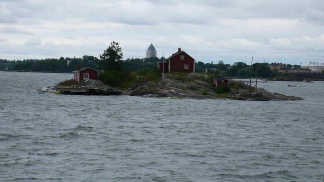 【小島のコテージ】<br /><br />フィンランド人はこうゆうコテージで週末を過ごす。